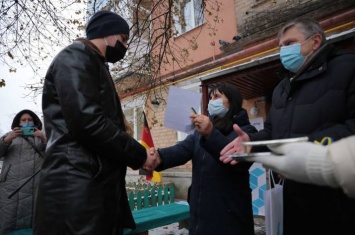 В Луганской области семьи медиков-переселенцев получили квартиры