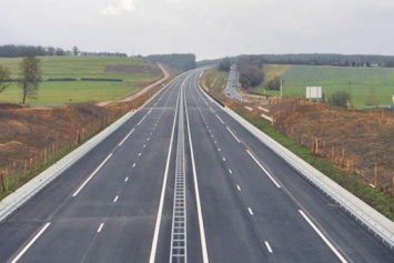 В Украине планируют масштабный ремонт дорог: какие трассы могут стать платными