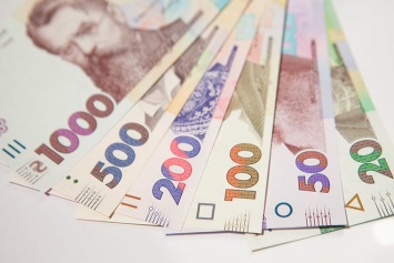 Средняя зарплата в Украине выросла почти на 2200 грн: пятерка регионов-лидеров