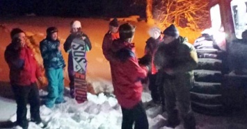 Пятерых туристов спасли в Карпатах в последний день января (ФОТО)