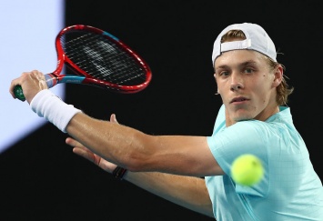 «Я в бутылку поссу!» На Australian Open теннисист пошантажировал судью, не отпустившего его в туалет