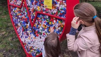 В Днепре установят инсталляции для сбора пластика в рамках проекта «Крышка для малышки»
