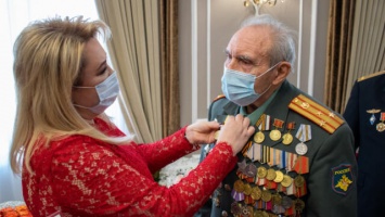 В Ялте ветерану вручили медаль «Памяти героев Отечества»