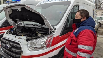 С аппаратами ИВЛ и каталками: медики «скорой» в Харьковской области будут ездить на новых реанимобилях