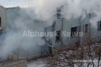 В оккупированном боевиками «ЛНР» Алчевске сгорел банк (фото, видео)