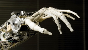 Руки роботов снабдили чувствительными «подушечками пальцев»