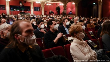 Третья волна эпидемии в Германии. А немцы пошли в театр?