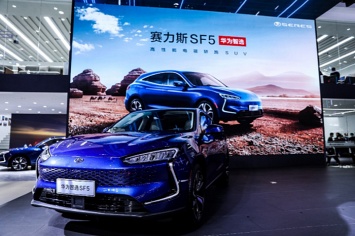 HUAWEI начинает продажу электромобилей SERES SF5 в Китае