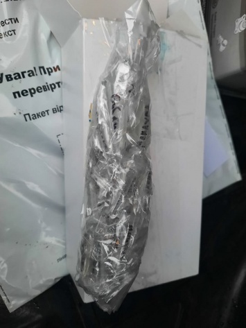 В Северодонецке задержали автобус с тестами на коронавирус, которые перевозили в обычном пакетике