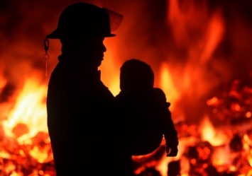 Отравились продуктами горения: на пожаре в Одесской области пострадали два мальчика