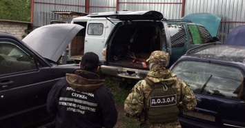 Под Харьковом контрабандисты перегоняли автомобили из РФ в Украину