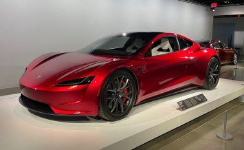 Tesla Roadster изменит внешность еще до начала выпуска