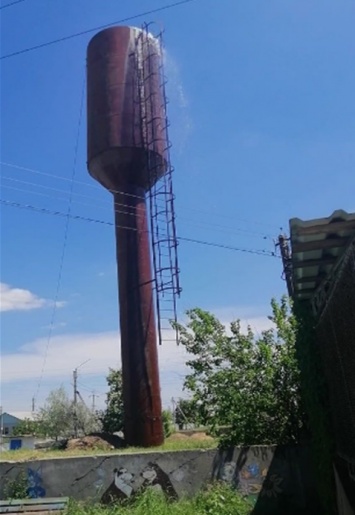 Водонапорная башня в Белозерке работает еще и фонтаном