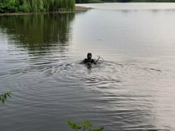 Плавал с братьями и упал с матраца: подробности гибели 6-летнего ребенка на Харьковщине