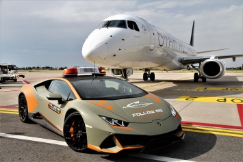 Lamborghini Huracan Evo стал автомобилем сопровождения самолетов итальянского аэропорта