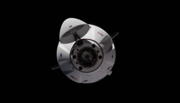 NASA перенесло возвращения корабля Dragon на Землю