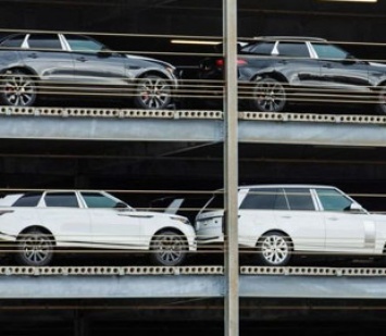 Из-за дефицита чипов Jaguar Land Rover сократил поставки автомобилей в два раза