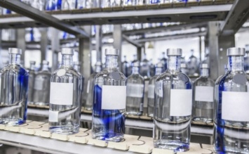 Кабмин предлагает упростить условия производства спиртовых дистиллятов малыми производителями