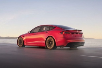 Заказчик Tesla Model S Plaid решил протестировать свою покупку (ВИДЕО)