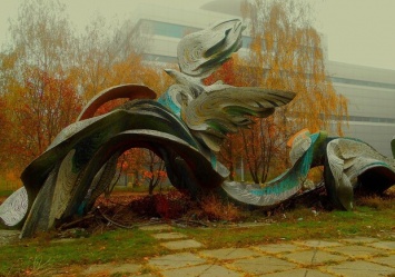 Второй шанс на жизнь: что будет с известной скульптурой "Днепровские волны"