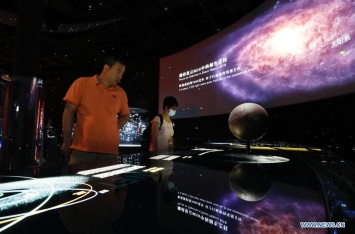 В Китае открыли крупнейший в мире планетарий. Фото и видео