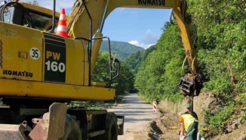 На Закарпатье ремонтируют дорогу к топовым туристическим объектам региона