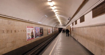 Полиция расследует массовую драку со слезоточивым газом на станции метро "Крещатик"