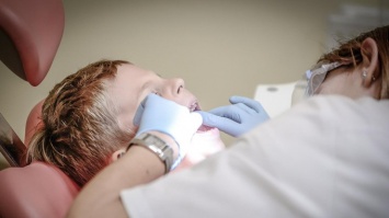 Смерть ребенка в кресле стоматолога: суд в Мариуполе оправдал медика