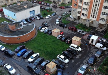 Оставил возле дома - плати: в Киеве парковки во дворах станут платными