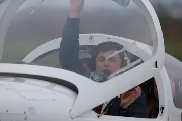 Падение самолета на дом в Прикарпатье: погибли туристы из США и знаменитый пилот, у которого хотели отжать аэродром (ФОТО, ВИДЕО)