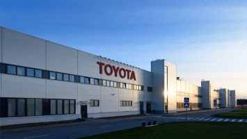 Toyota противодействует наращиванию выпуска электрокаров в мире - СМИ