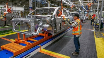 Ford, GM и Stellantis планируют достичь 50% продаж электромобилей к 2030 году