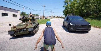 Кто кого: Tesla Model X против танк