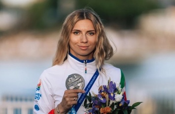 Бегунья Тимановская, отказавшаяся возвращаться в Беларусь, выставила на торги свою медаль