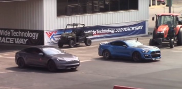 Tesla Model S Plaid соревнуется с обычным автомобилем в драг-рейсинге (ВИДЕО)