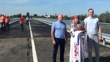 На Харьковщине открыли мост через реку Орель - фото