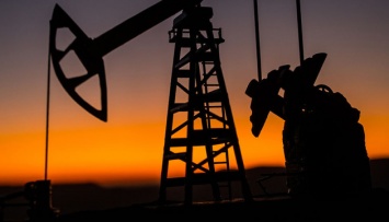 Нефть дешевеет на опасениях восстановления спроса из-за новых заражений COVID-19