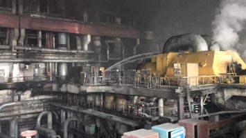 "Укрэнерго" прибегла к аварийному импорту из Словакии из-за пожара на ТЭС Ахметова