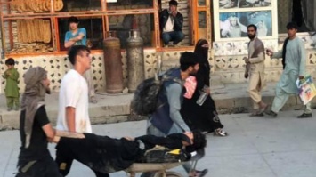 "Тела летали в воздухе": очевидец взрывов в Кабуле рассказал про ад в аэропорту
