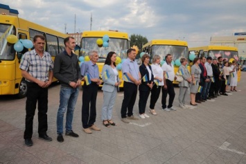 На Луганщине четыре громады получили новые школьные автобусы