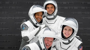 Полет SpaceX Inspiration 4: кто составил космический экипаж