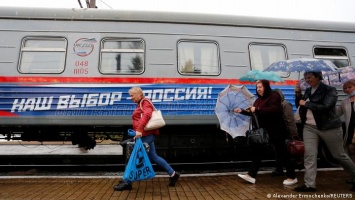 Жителей "ЛНР" и "ДНР" автобусами и поездами доставляли в РФ на выборы