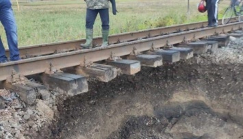 Поезд «Черновцы-Киев» меняет маршрут из-за провала в почве