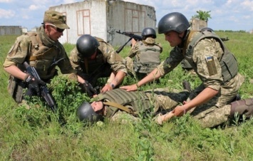 Вчера боевики на Донбассе убили одного украинского бойца, другого ранили