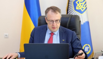 Геращенко заявил, что представители бизнеса могут подавать жалобы ему или министру