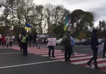Верните нам газ: В Харькове митингующие перекрыли трассу на въезде в Харьков