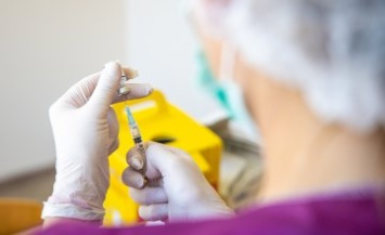 В сутки на Днепропетровщине делают более 15 тыс прививок от коронавируса