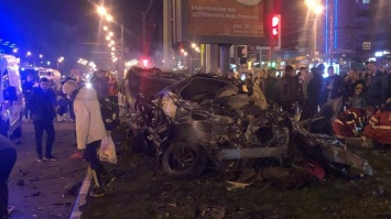 Обломки авто и тела разбросаны по дороге: подробности страшной аварии в Харькове (фото, видео)