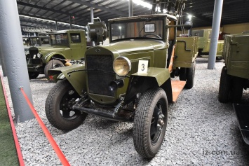 В запорожском музее автомобилям дарят вторую жизнь - фото