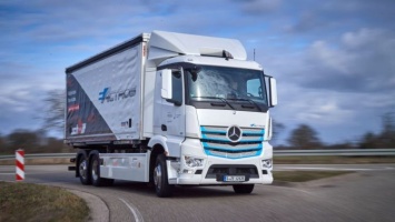 Daimler считает важным вести разработку как батарейных грузовиков, так и водородных